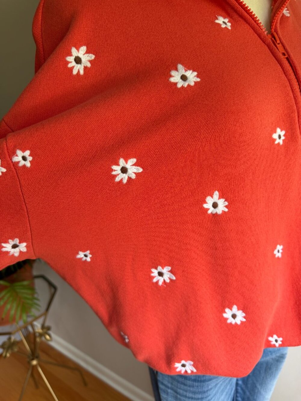 NEVER WORN Lou & Grey Sweatshirt w/ Embroidered Daises 100% Cotton Size Small